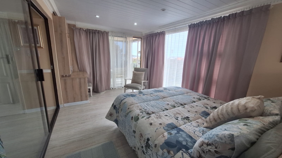 4 Bedroom Property for Sale in Stilbaai Wes Western Cape